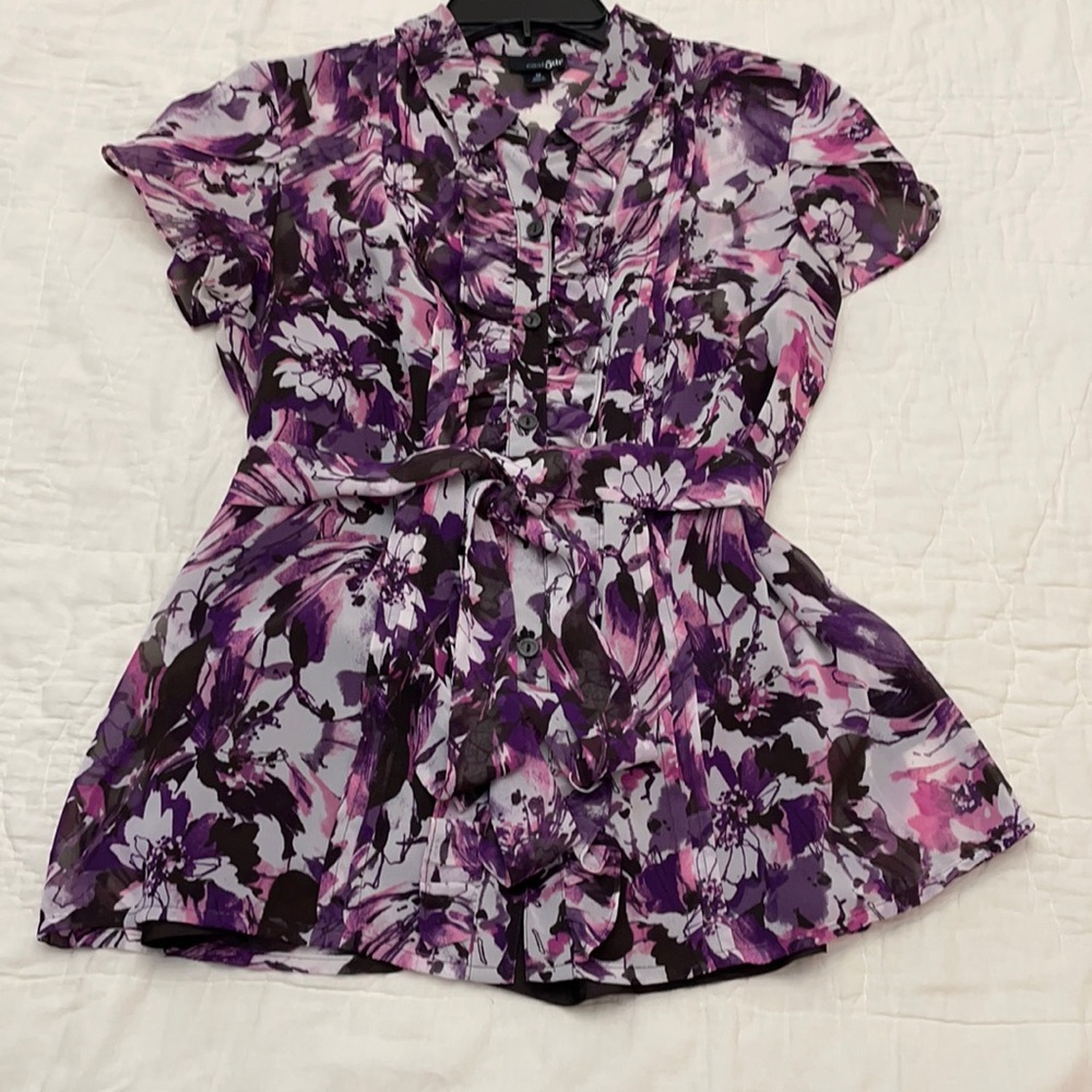 Women’s dressy feminine button down top